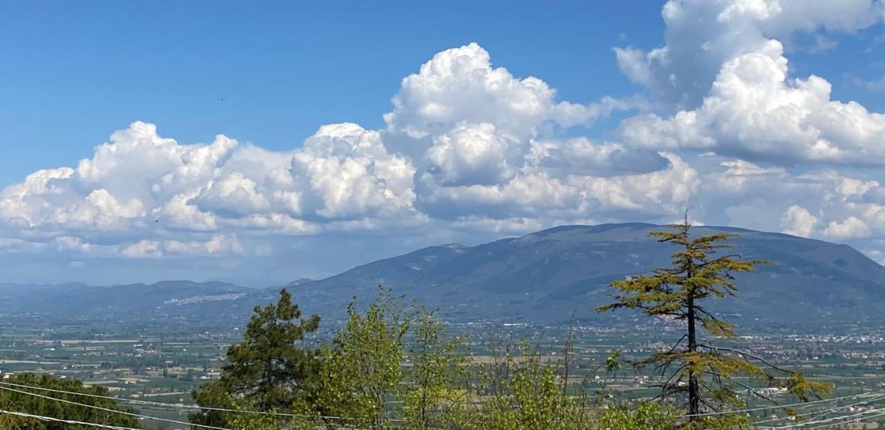 App. Con Terrazza Panoramica In Centro-Montefalco Εξωτερικό φωτογραφία