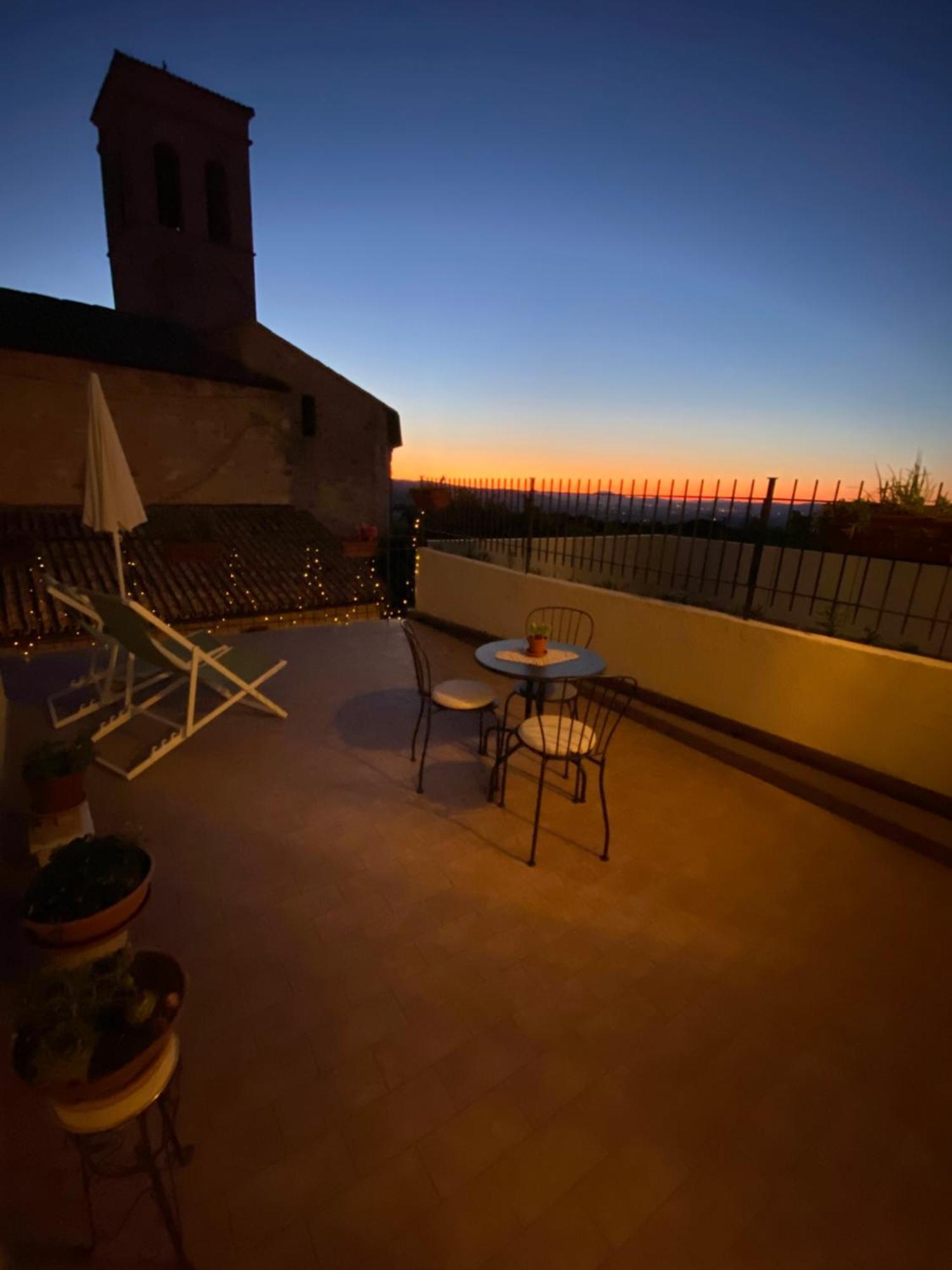 App. Con Terrazza Panoramica In Centro-Montefalco Εξωτερικό φωτογραφία