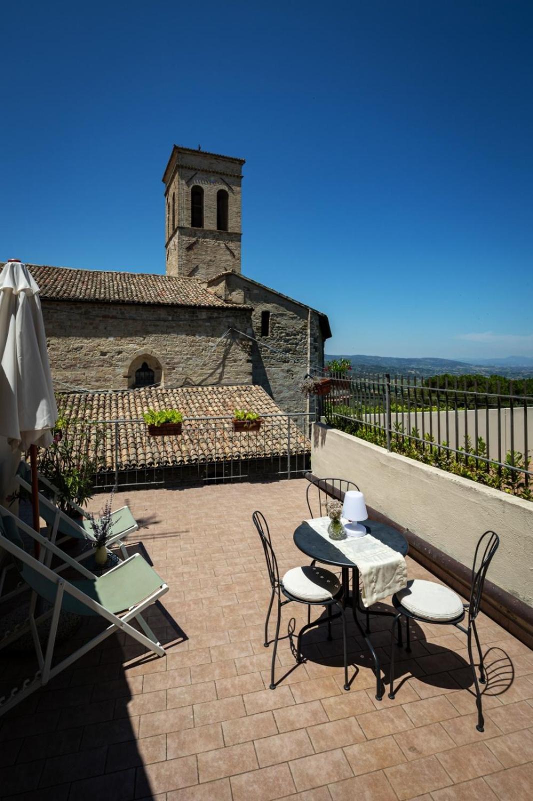 App. Con Terrazza Panoramica In Centro-Montefalco Εξωτερικό φωτογραφία
